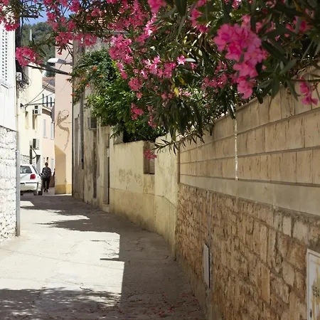 Vela Vala Apartment *