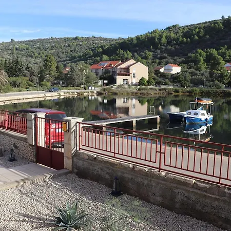Vela Vala Apartment *