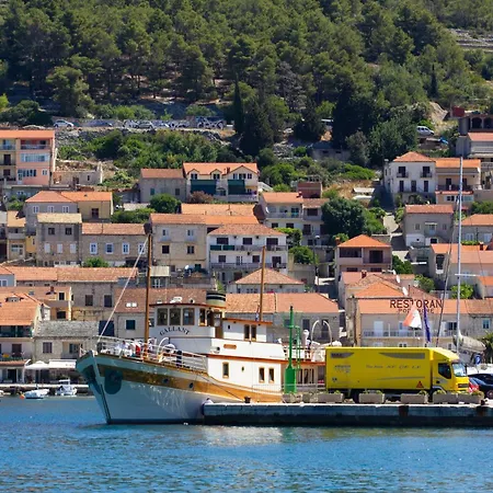 Apartment Vela Vala *